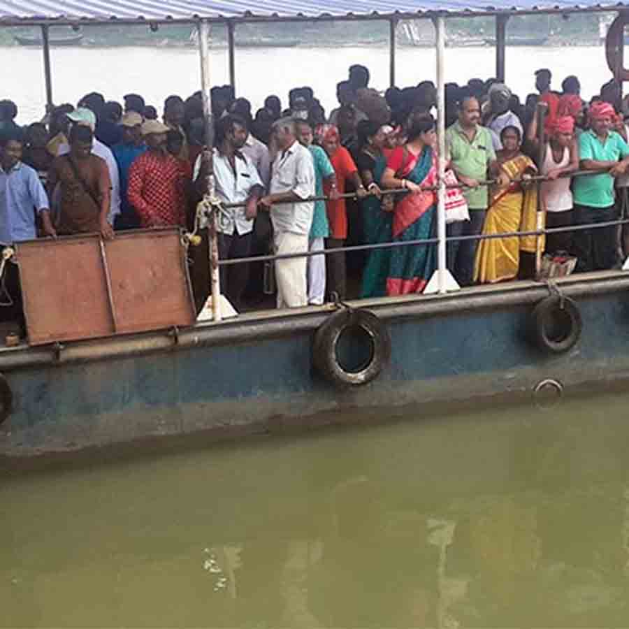 During busy times, most of the launches were occupied by marchers