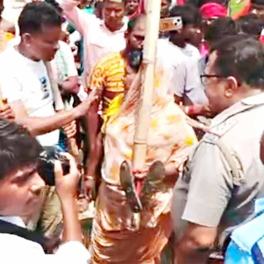 An irrigation workers injured after agitated citizens assaulted them at Malda