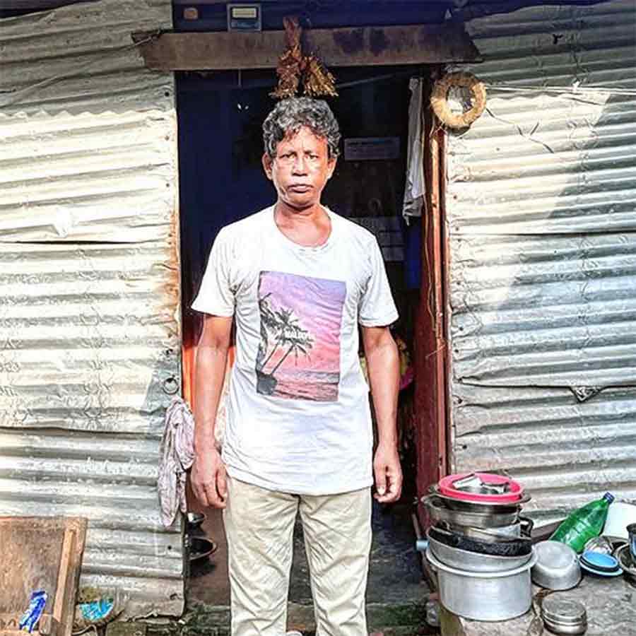 ১৯৯৩ সালের ২১শে জুলাই গুলিতে জখম হওয়া দীপক দাস। সোমবার কল্যাণীতে।