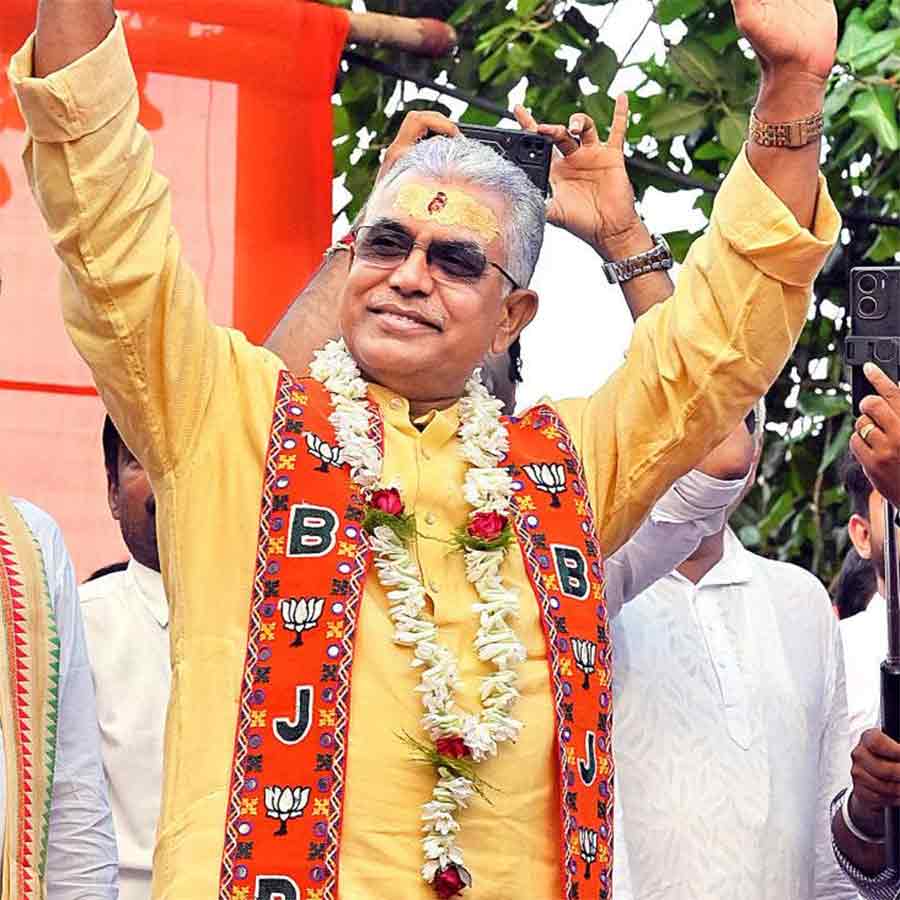 খড়্গপুরে বিজেপির সভায় দিলীপ ঘোষ। সোমবার বিকেলে।