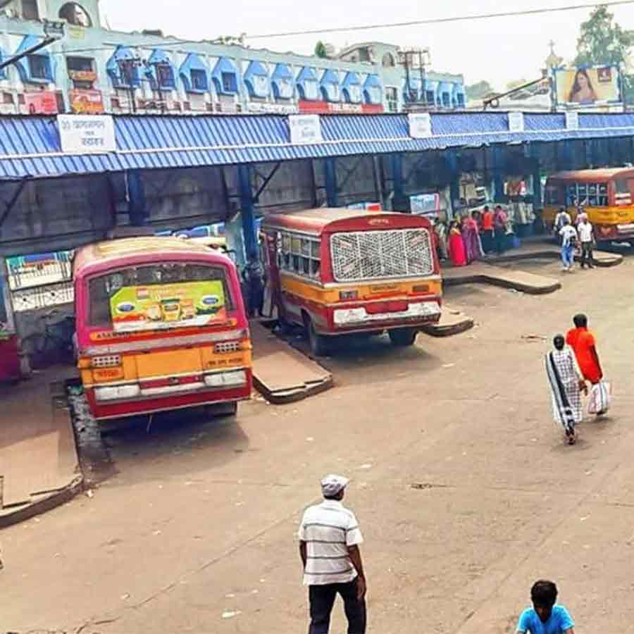 Several citizens of bardhaman were in trouble as there was less bus services due to 21 July rally 2025 at Dharmatala