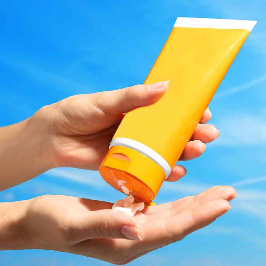 Tips you keep in mind while buying sunscreen during monsoon dgtl