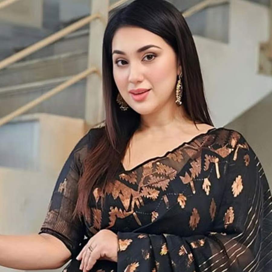 Speculations are Actress Apu Biswas lose weight by doing surgery dgtl