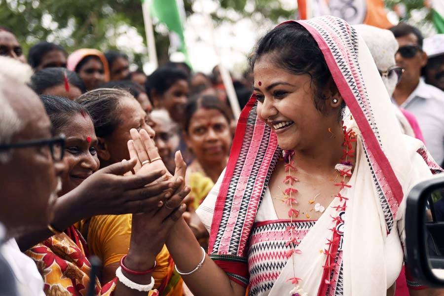 শাড়িতে সায়নী ঘোষ।