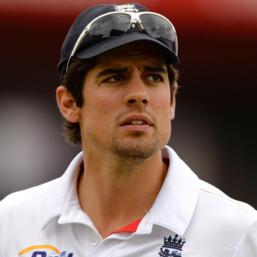 পুজারার দলে জায়গা পাননি ইংল্যান্ডের অন্যতম সেরা ওপেনার অ্যালিস্টার কুক। ভারতের বিরুদ্ধে ৩০ টেস্টে সাত সেঞ্চুরি-সহ ২৪৩১ রান করেছেন বাঁহাতি ওপেনার।