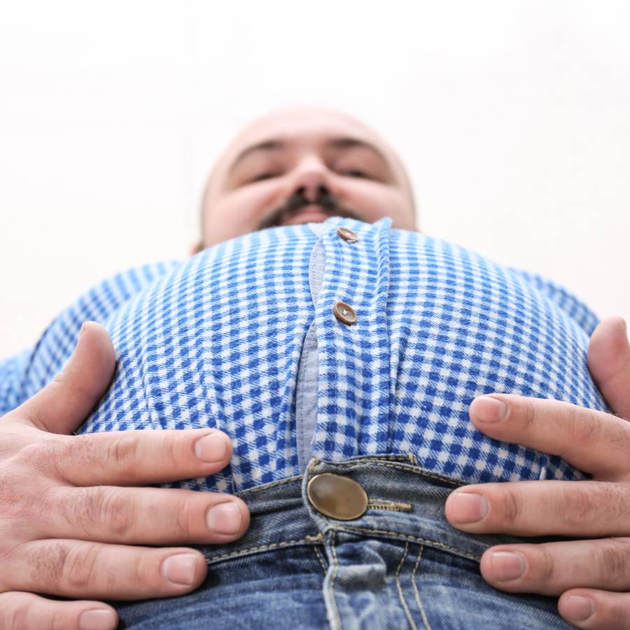 অতিরিক্ত খেয়ে ফেলে তার থেকে অ্যাসিডিটি, গ্যাস, বদহজম, পেটফাঁপার মতো সমস্যা হতে পারে।