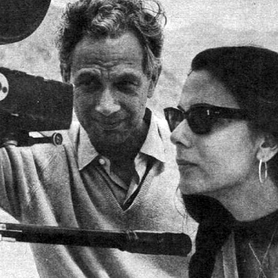 প্রিয়ার সঙ্গে চেতনের বয়সের পার্থক্য ছিল ১৬ বছরের। কিন্তু সেই তফাত কখনও তাঁদের সম্পর্কে বাধা হয়ে দাঁড়ায়নি। বরং সেই দূরত্ব ঘুচিয়ে আরও ঘনিষ্ঠ হয়ে পড়েন তাঁরা।