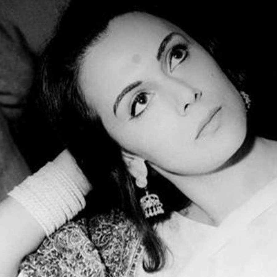 অভিনয় ছাড়ার পর ১০ বছর চেতনের সঙ্গেই থাকতেন প্রিয়া। মনের মানুষের সঙ্গে মনের মতো ‘সংসার’ পেতেছিলেন তিনি। কিন্তু সেই সুখ চিরস্থায়ী হয়নি। ১৯৯৭ সালে মারা যান চেতন।