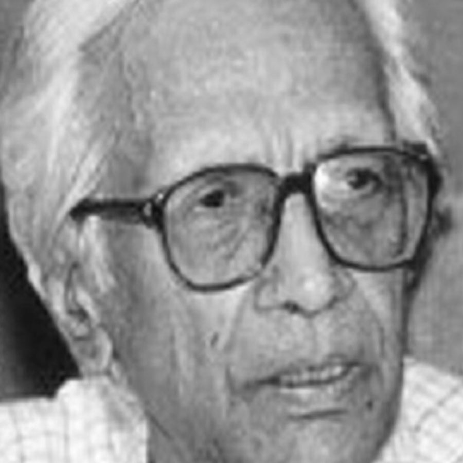 চেতন তাঁর উইলে লিখে গিয়েছিলেন যে, প্রিয়ার মৃত্যুর পর তাঁর অবর্তমানে জুহুর বাংলোর মালিকানা পাবেন তাঁর দুই পুত্র। কিন্তু সম্পত্তির ভাগ-বাঁটোয়ারা নিয়ে ঘোর আপত্তি ছিল পরিচালকের দুই সন্তানের।