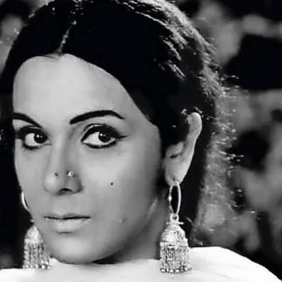 ২০০০ সালের মার্চ মাসের ঘটনা। জুহুর সেই বাংলো থেকে প্রিয়ার মৃতদেহ উদ্ধার করা হয়। তদন্ত থেকে জানা যায় যে, প্রিয়াকে খুন করা হয়েছে। খুনের অভিযোগে চেতনের দুই পুত্র এবং তাঁদের দুই কর্মীকে গ্রেফতার করা হয়। ২০০২ সালের নভেম্বর মাসে জামিনে ছাড়া পেয়ে যান তাঁরা।