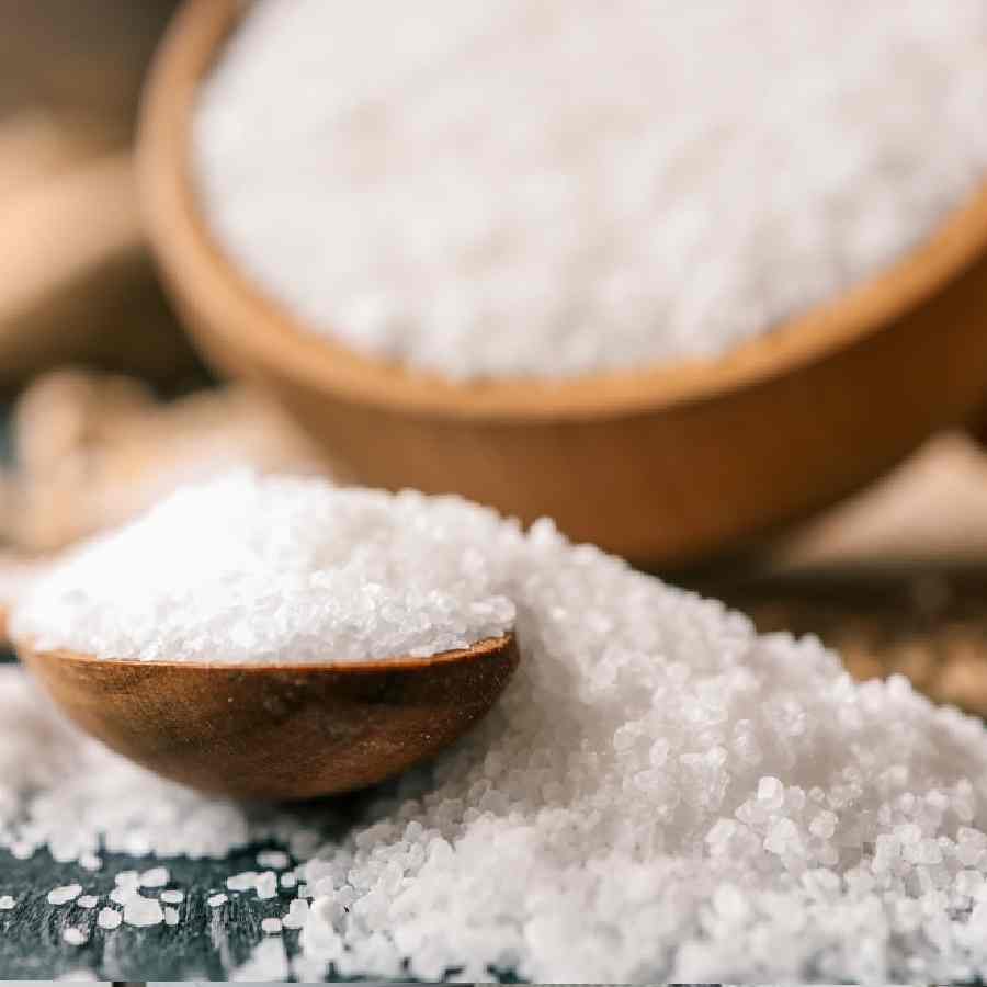 Reasons to keep a bowl of salt in the fridge during monsoon dgtl