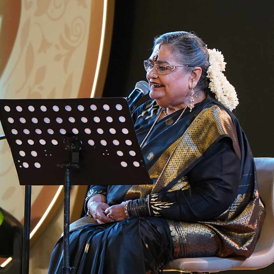 The evening of BB 2025 began with the Shiv Vandana by Usha Uthup