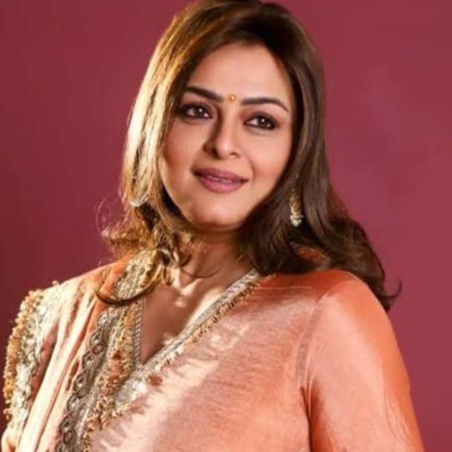 মায়ের ইচ্ছাপূরণ করতে তোড়জোড় শুরু করে দেন শিল্পা। পড়াশোনার পাশাপাশি নাচ এবং অভিনয়ের প্রশিক্ষণ নিতে শুরু করেন তিনি। বলিউ়ডের ছবিনির্মাতা রোশন তানেজার প্রশিক্ষণকেন্দ্রে ভর্তি হন তিনি। সেখানে তাঁর সঙ্গে দেখা হয়েছিল প্রযোজক-পরিচালক শাওনকুমার টকের। সেই সাক্ষাৎই শিল্পার কেরিয়ারে অনুঘটকের কাজ করেছিল।