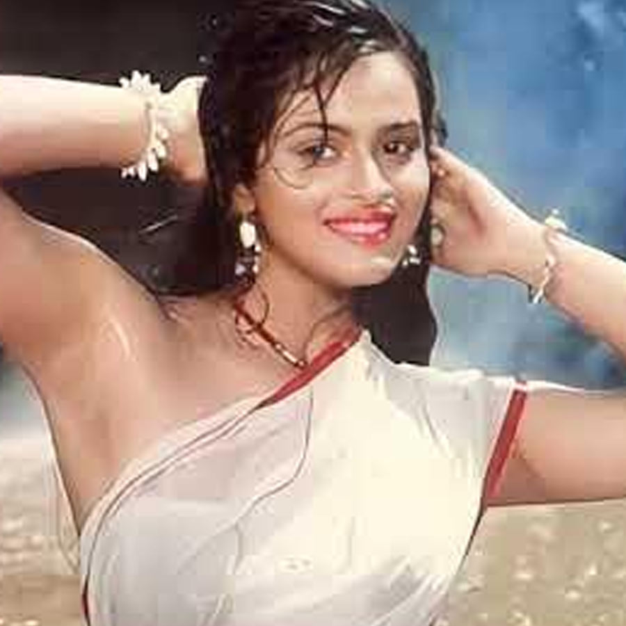 রিকুর সঙ্গে আলাপ হওয়া যেন শাপে বর হয়ে যায় শিল্পার। কম সময়ের মধ্যেই শিল্পার জন্য একটি ছবিতে অভিনয়ের প্রস্তাব নিয়ে আসেন রিকু। স্বল্পদৈর্ঘ্যের চরিত্র হলেও অভিনয় করতে রাজি হয়ে যান শিল্পা। শাওনের শর্ত ভঙ্গ করেই বলিউডে জীবন শুরু করেন নায়িকা। 