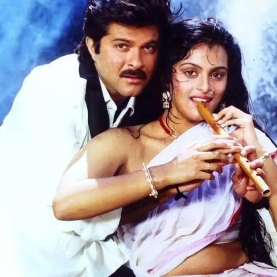 ‘কিশান কানহাইয়া’ ছবিতে বলি অভিনেতা অনিল কপূরের সঙ্গে ভেজা শাড়িতে একটি গানের দৃশ্যে অভিনয় করেন শিল্পা। তার পর থেকেই সাহসী অভিনেত্রী হিসাবে রাতারাতি পরিচিতি পেয়ে যান তিনি। প্রতিটি ছবিতে শিল্পার একটি করে বৃষ্টিভেজা গানের দৃশ্য থাকাটা যেন রেওয়াজ হয়ে দাঁড়িয়েছিল। একের পর এক হিন্দি ছবিতে অভিনয়ের প্রস্তাব পেতে শুরু করেন তিনি। অন্য দিকে ম্যানেজার রিকুর সঙ্গেও শিল্পার পরকীয়া সম্পর্ক নিয়ে বিস্তর জলঘোলা হতে শুরু করে।