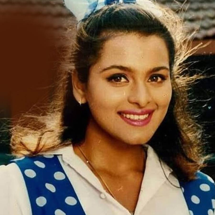 বলিউডে গুঞ্জন, মুকুলের সঙ্গে বহু বার কফিশপে সময় কাটাতে দেখা গিয়েছে শিল্পাকে। তাঁদের ঘনিষ্ঠ সম্পর্ক ছিল বলেও দাবি করেন অনেকে। তবে নায়িকা জানান, কাজ নিয়ে আলোচনা করতেই মুকুলের সঙ্গে বাইরে দেখা করতেন তিনি। পরে অভিনয়জগৎ থেকেই হঠাৎ সরে যান তিনি।