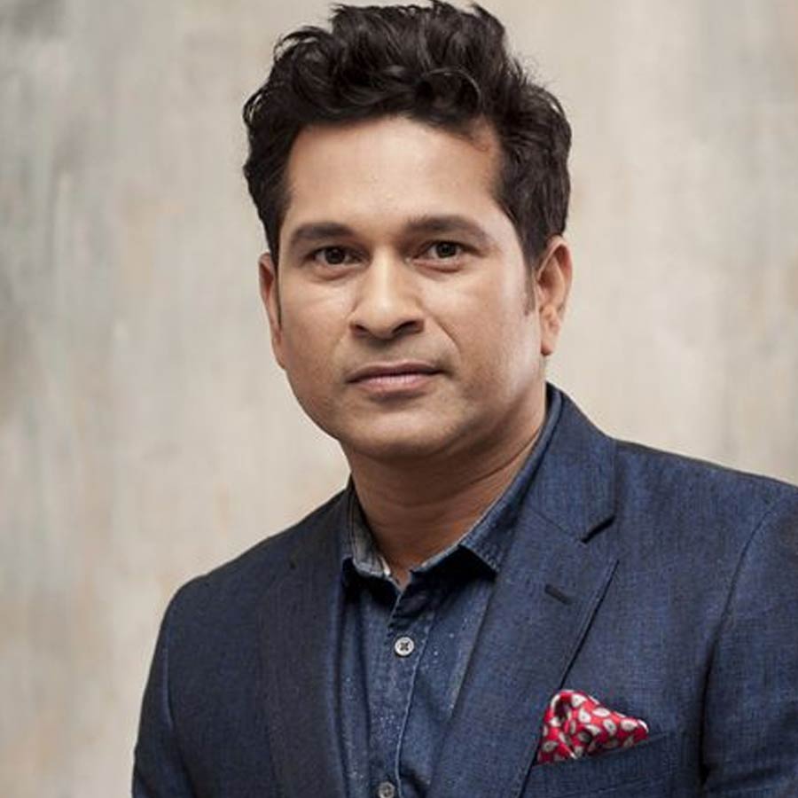 শুধুমাত্র ম্যানেজারদের সঙ্গেই নয়, শিল্পার নাম জড়িয়ে পড়ে ক্রিকেটার সচিন তেন্ডুলকরের সঙ্গেও। কানাঘুষো শোনা যেতে থাকে যে, সচিনের সঙ্গে সম্পর্কে ছিলেন তিনি। পরে এই প্রসঙ্গে এক সাক্ষাৎকারে নায়িকা জানিয়েছিলেন, ১৯৯১ সালে ‘হম’ ছবির শুটিং চলাকালীন সচিনের সঙ্গে প্রথম আলাপ হয়েছিল তাঁর।