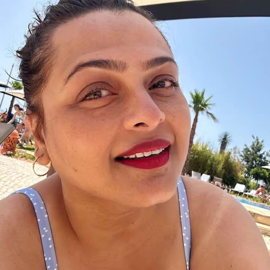 বিয়ের পর বহু বছর অভিনয় থেকে নিজেকে দূরে সরিয়ে রাখেন শিল্পা। ১৩ বছরের বিরতির পর ২০১৩ সালে ‘এক মুট্‌ঠি আসমান’ নামের হিন্দি ধারাবাহিকে অভিনয় করতে দেখা যায় তাঁকে। মরাঠি ছবির প্রযোজনাও করেন তিনি। তবে কোনও ক্ষেত্রেই বেশি দিন টিকে থাকেননি শিল্পা।