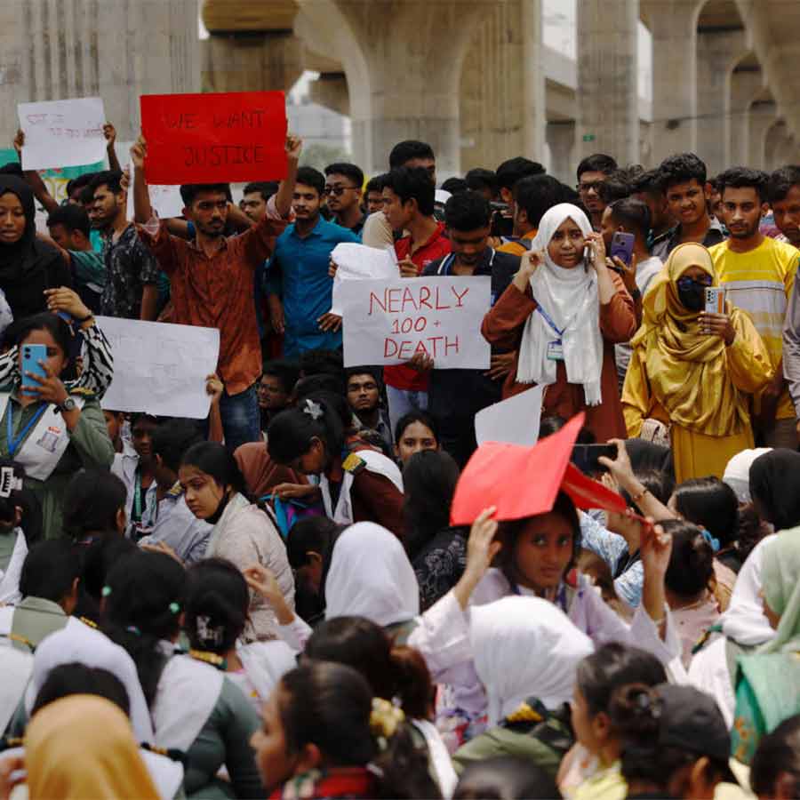 Dhaka's Secretariat complex turns into a battlefield for student protests