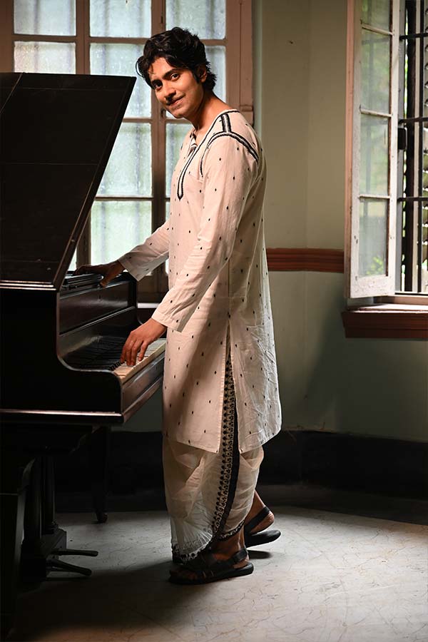 Gourab Chatterjee, Gaurav Chakrabarty and Gourab Roy Choudhary special photoshoot in memory of Uttam Kumar on his death anniversary