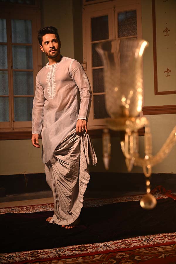 Gourab Chatterjee, Gaurav Chakrabarty and Gourab Roy Choudhary special photoshoot in memory of Uttam Kumar on his death anniversary