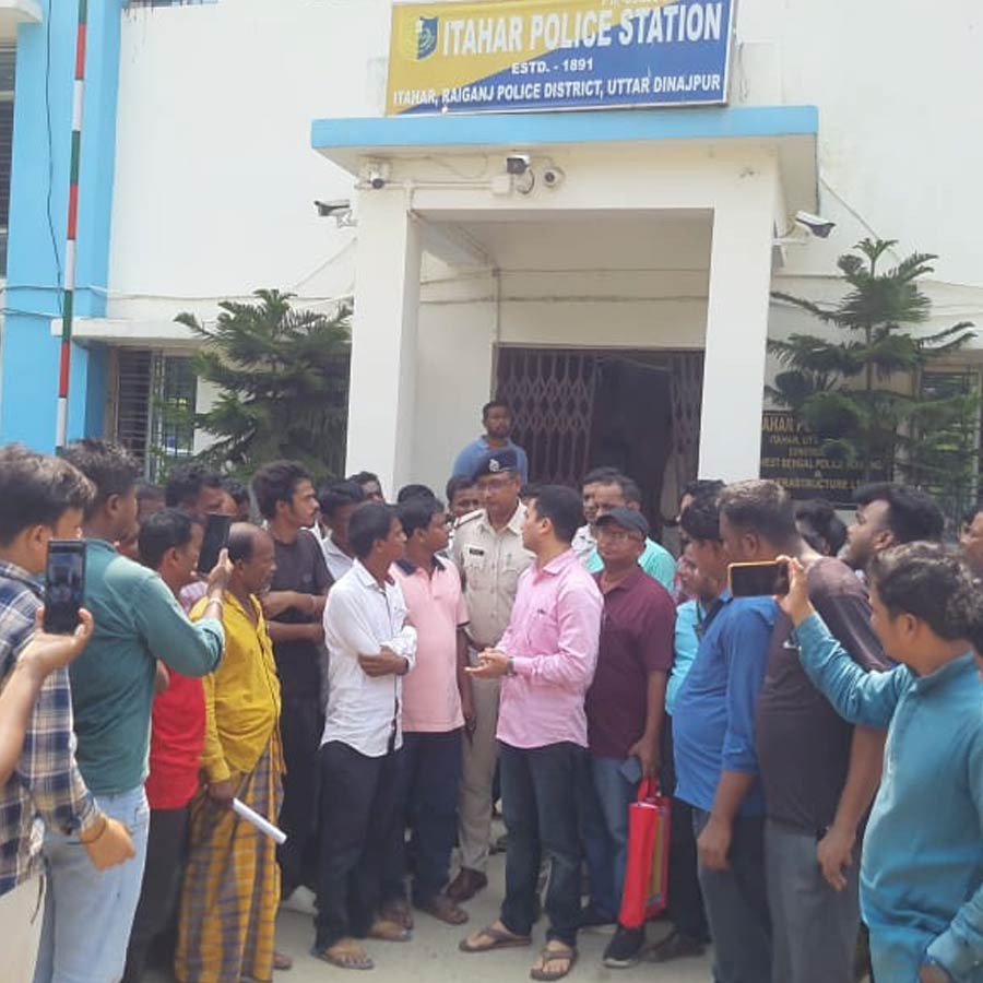 Emergency help camp for Bengali migrant workers started in Itahar