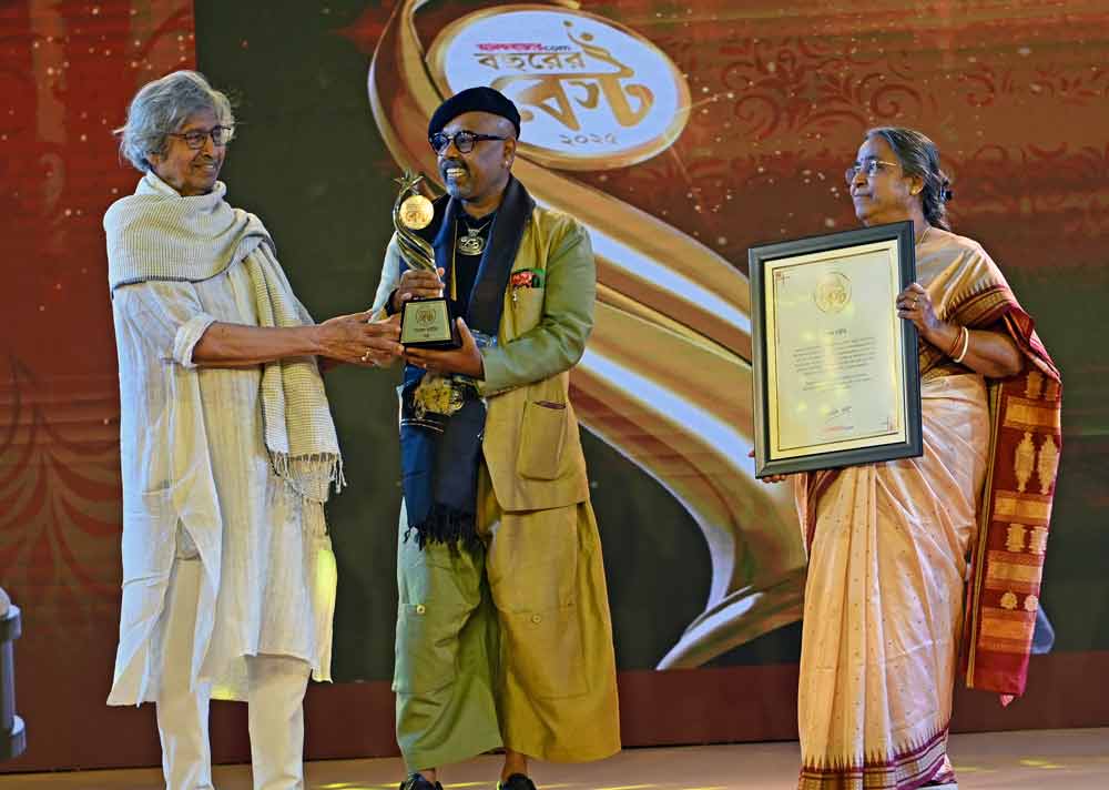 A detailed look into the award ceremony Bochorer Best organized by anandabazar.com