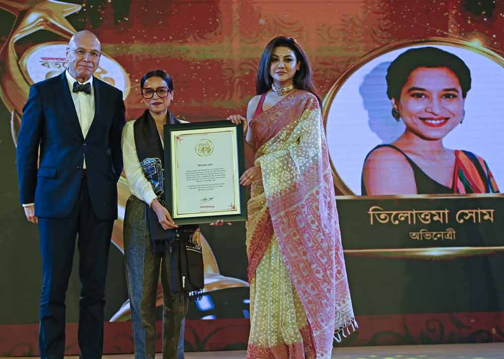 A detailed look into the award ceremony Bochorer Best organized by anandabazar.com