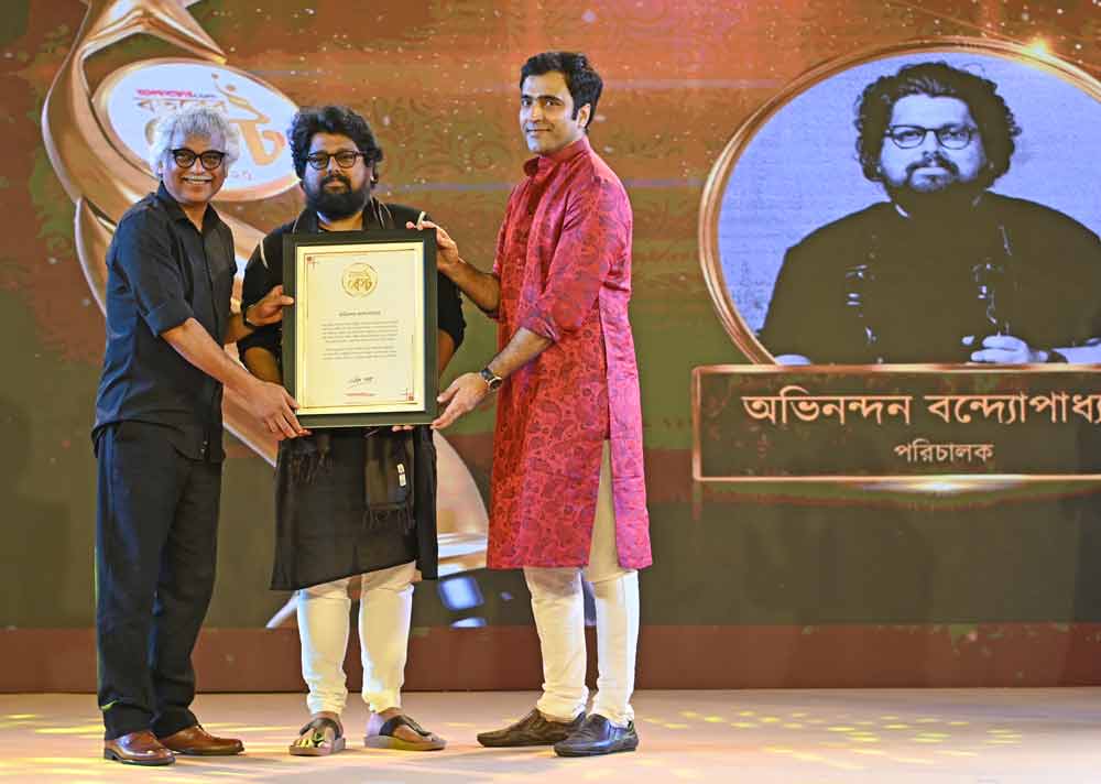 A detailed look into the award ceremony Bochorer Best organized by anandabazar.com