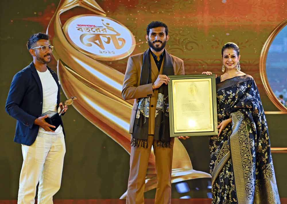 A detailed look into the award ceremony Bochorer Best organized by anandabazar.com