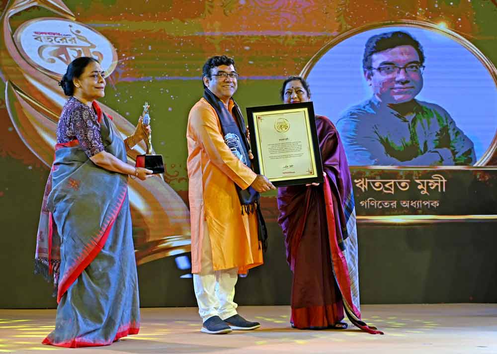 A detailed look into the award ceremony Bochorer Best organized by anandabazar.com