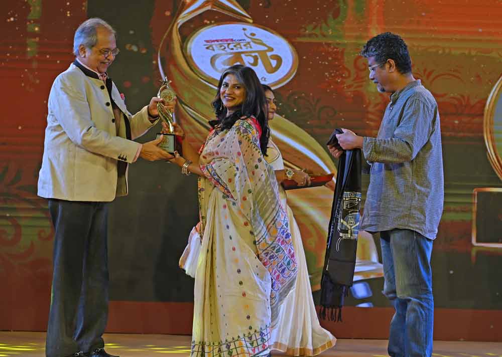 A detailed look into the award ceremony Bochorer Best organized by anandabazar.com