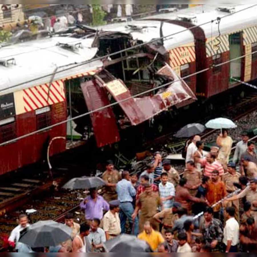 Supreme Court Stays Bombay HC Order Acquitting All 12 Accused in 2006 Mumbai Train Case dgtl
