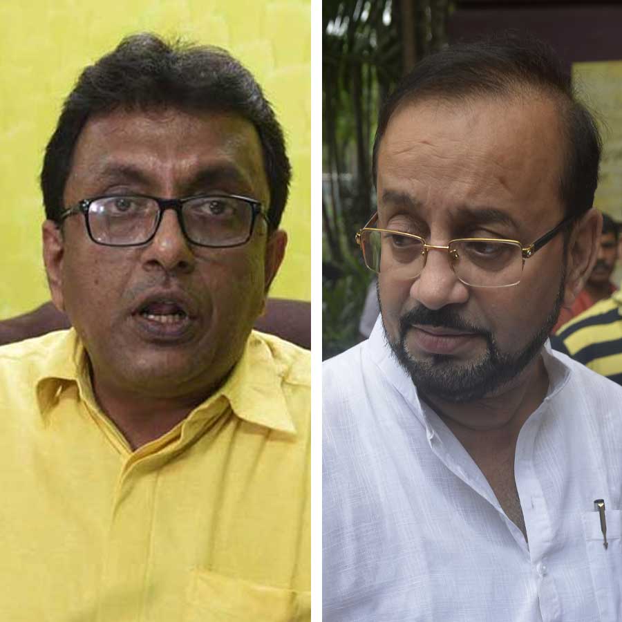 Clash between suspended TMC leader Santanu Sen and MLA Atin Ghosh\\\\\\\\\\\\\\\\\\\\\\\\\\\\\\\\\\\\\\\\\\\\\\\\\\\\\\\\\\\\\\\'s group, complaint lodged at police station