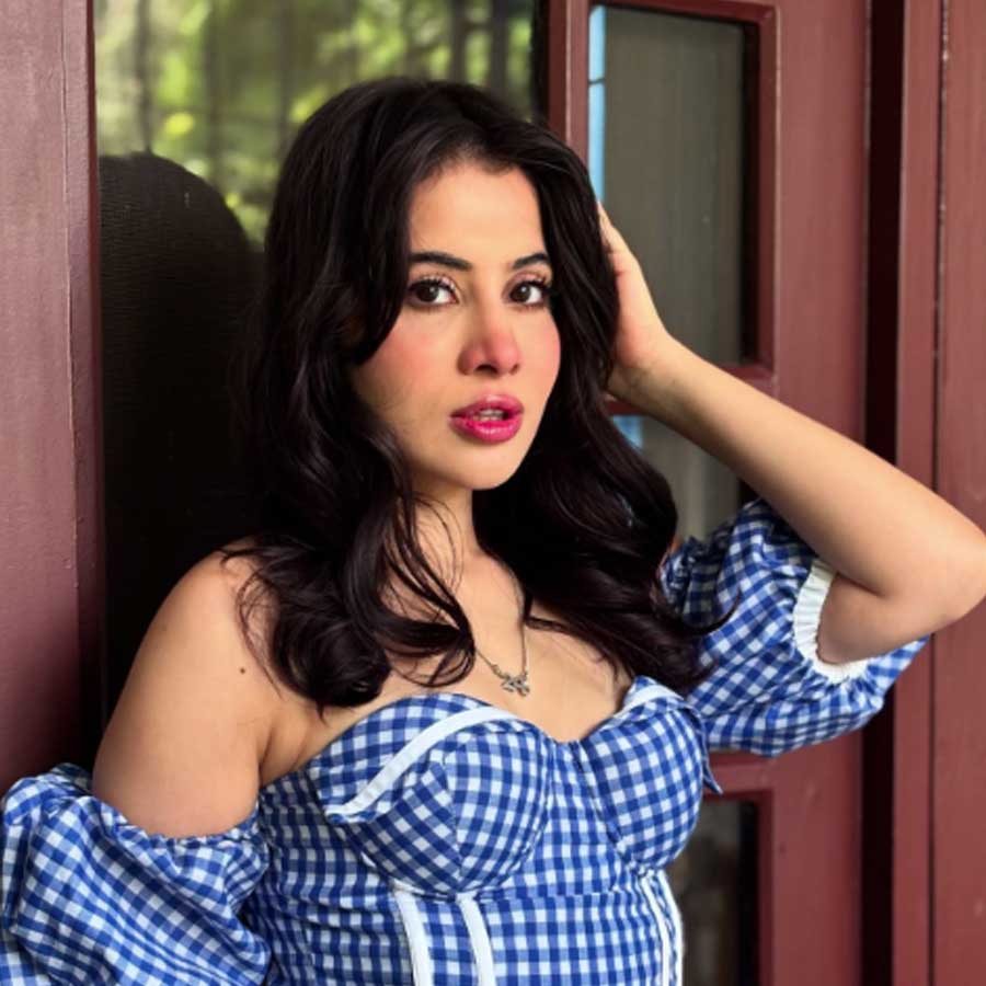 উর্ফি লাজলজ্জার পরোয়া না করে নিজেই শেয়ার করেছেন ফোলা গাল-ফোলা ঠোঁটের বিচিত্র দর্শন মুখের ভিডিয়ো।