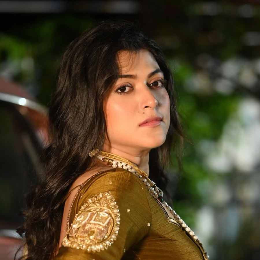 Television actress Riya Ganguly breaks down as she got to know her husband is cheating on her