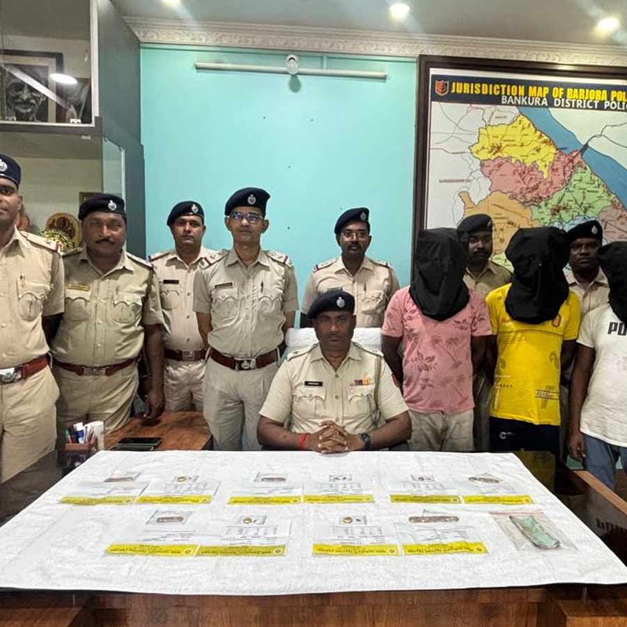 Gold and silver recovered, three arrested in Bankura dgtld