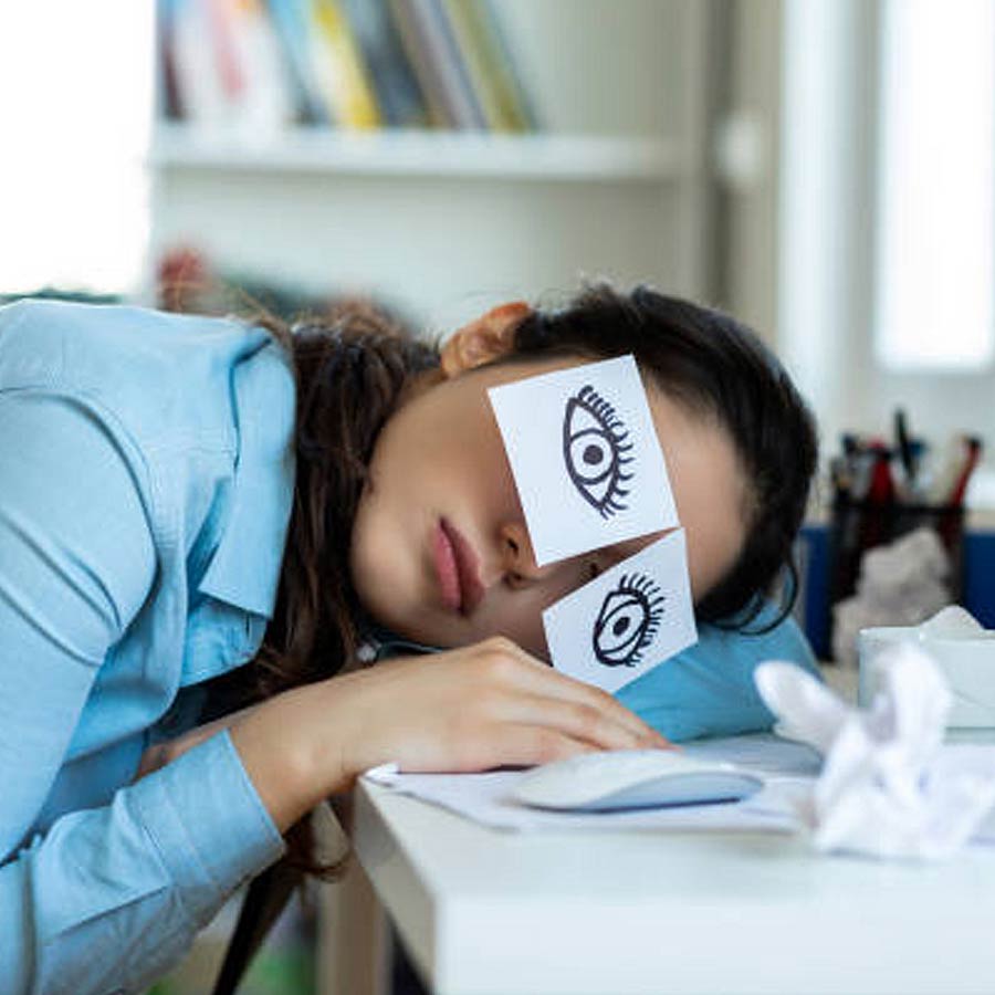 Five simple hacks to beat the afternoon slump after having lunch at office dgtl