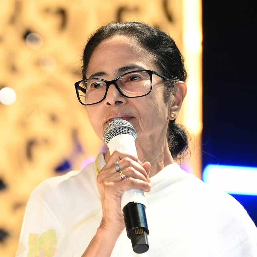 CM Mamata Banerjee talks about systematic attack on Bengali language at Mahanayak Samman 2025