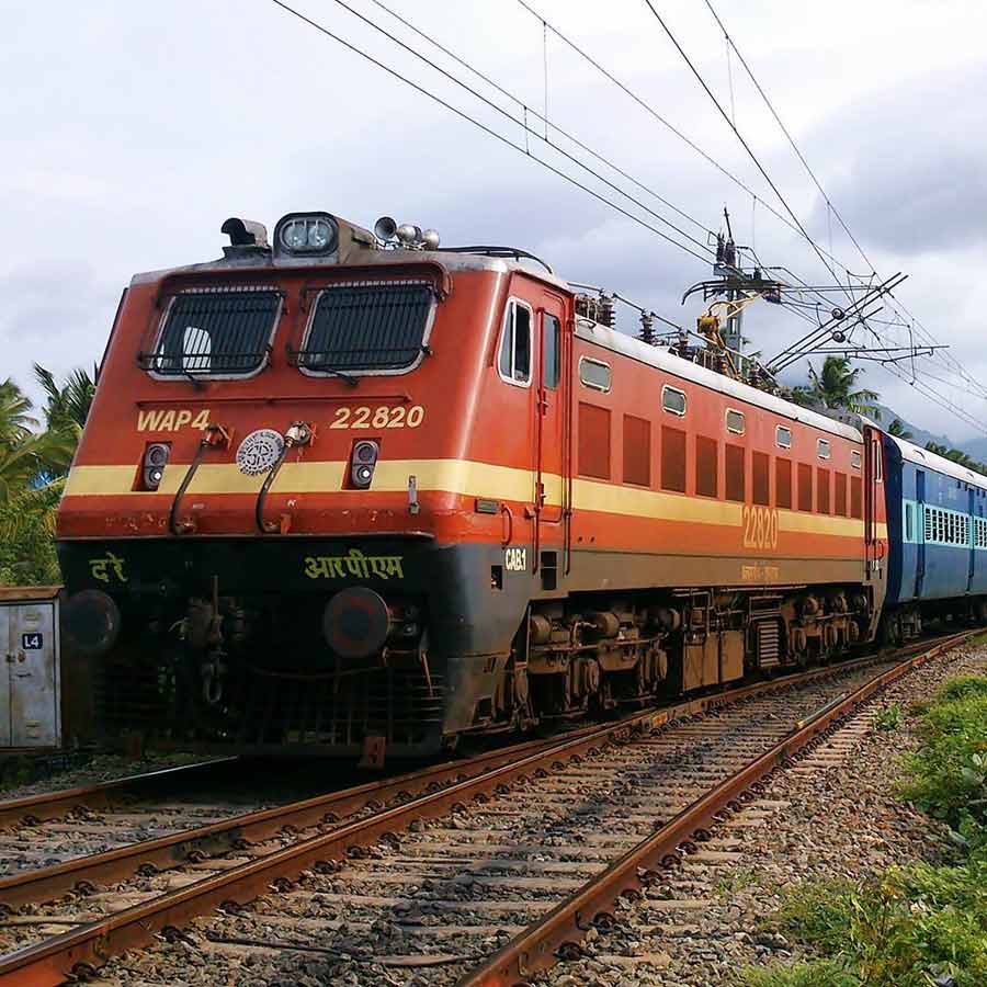Gold, money allegedly theft from passenger in train, recovered by GRP in Midnapore station dgtld