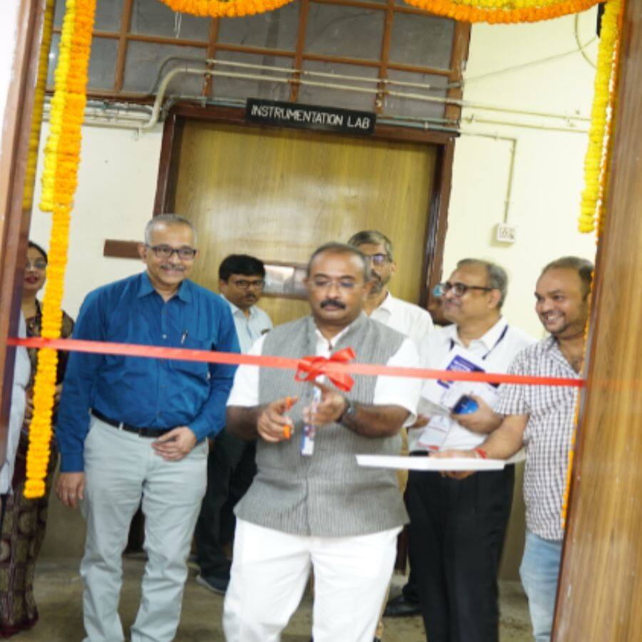 The Chairman of DVC inaugurated a special research laboratory on behalf of the institution's Electrical Department.