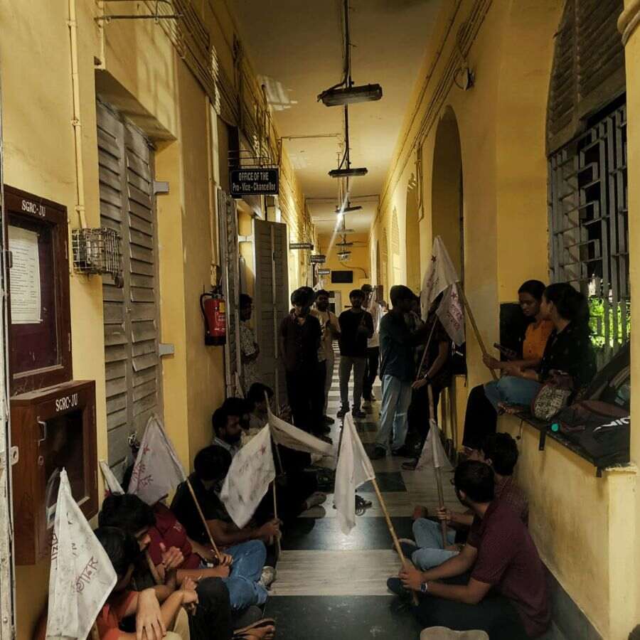 Protests demanding student votes are happening at the same time as union rooms are being opened in two Jadavpur University departments dgtl