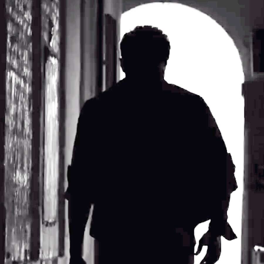 বলিপাড়ায় পা রেখেছেন এক দশকও হয়নি। ইতিমধ্যেই নায়কোচিত সুঠাম চেহারা এবং অভিনয়ের জন্য দর্শকমহলে জায়গা করে নিয়েছেন বলি অভিনেতা হর্ষবর্ধন রাণে। টেলিভিশনের পর্দা থেকে শুরু করে দক্ষিণী ছবিতেও অভিনয় করেছেন তিনি। নায়ক হিসাবে সফল হলেও ব্যক্তিগত জীবনে নিজেকে সেই অর্থে সফল বলে মনে করেন না তিনি। এমনটাই দাবি খোদ নায়কের।