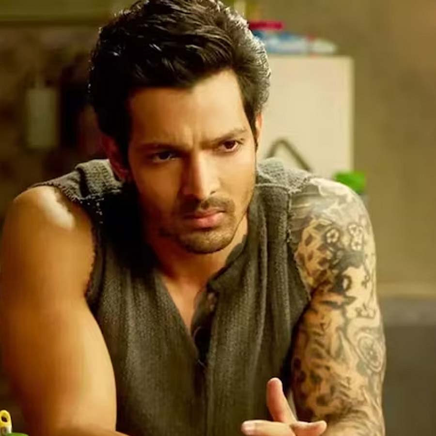 ২০১৬ সালে প্রেক্ষাগৃহে মুক্তি পায় ‘সনম তেরি কসম’। এই ছবিতে মুখ্যচরিত্রে অভিনয়ের সুযোগ পান হর্ষবর্ধন। বলিউডের নবাগত অভিনেতাকে নিয়ে তার পর থেকেই মাতামাতি শুরু হয়ে যায়। রাতারাতি জনপ্রিয় হয়ে যান হর্ষবর্ধন।