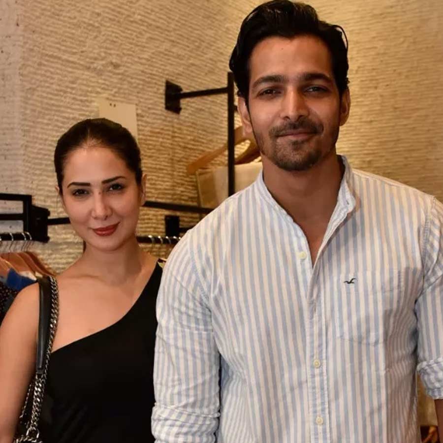 কিম এবং হর্ষবর্ধনের সম্পর্ক কেন ভেঙেছিল সে প্রসঙ্গে দুই তারকাই মুখে কুলুপ এঁটেছিলেন। পরে অবশ্য এক সাক্ষাৎকারে নায়ক বলেছিলেন, ‘‘১২ বছর ধরে আমি কোনও সম্পর্কে জড়াইনি। সিঙ্গল ছিলাম। নিশ্চয়ই তার পিছনে কোনও কারণ রয়েছে। কারণ ছাড়া তো কোনও কিছুই হয় না। আমি আমার জীবনের সেরা সময় কাটিয়েছিলাম। কিন্তু সমস্যাটা মনে হয় আমারই।’’