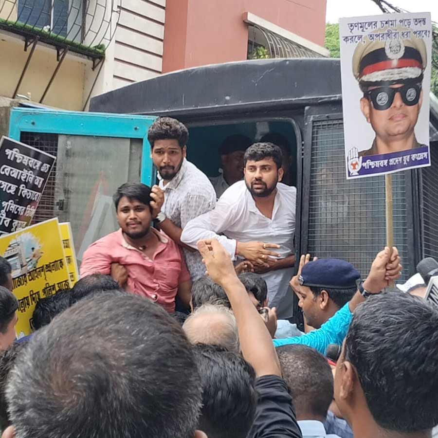 Youth Congress activists detained from agitation at Bhabani Bhaban