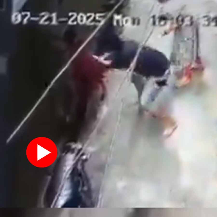 Video shows uncle saves girl who got electrocuted in Uttar Pradesh