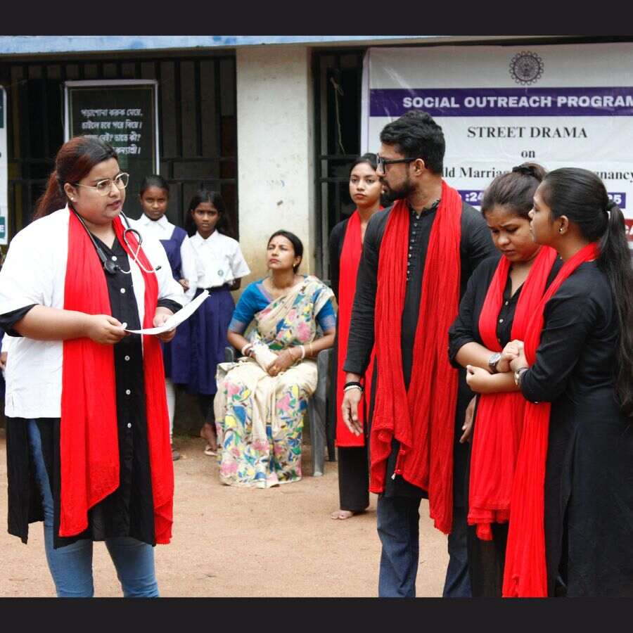 Postgraduate students have tried to teach schoolchildren in a special way about the problems that can arise due to child marriage or becoming a mother at a young age.