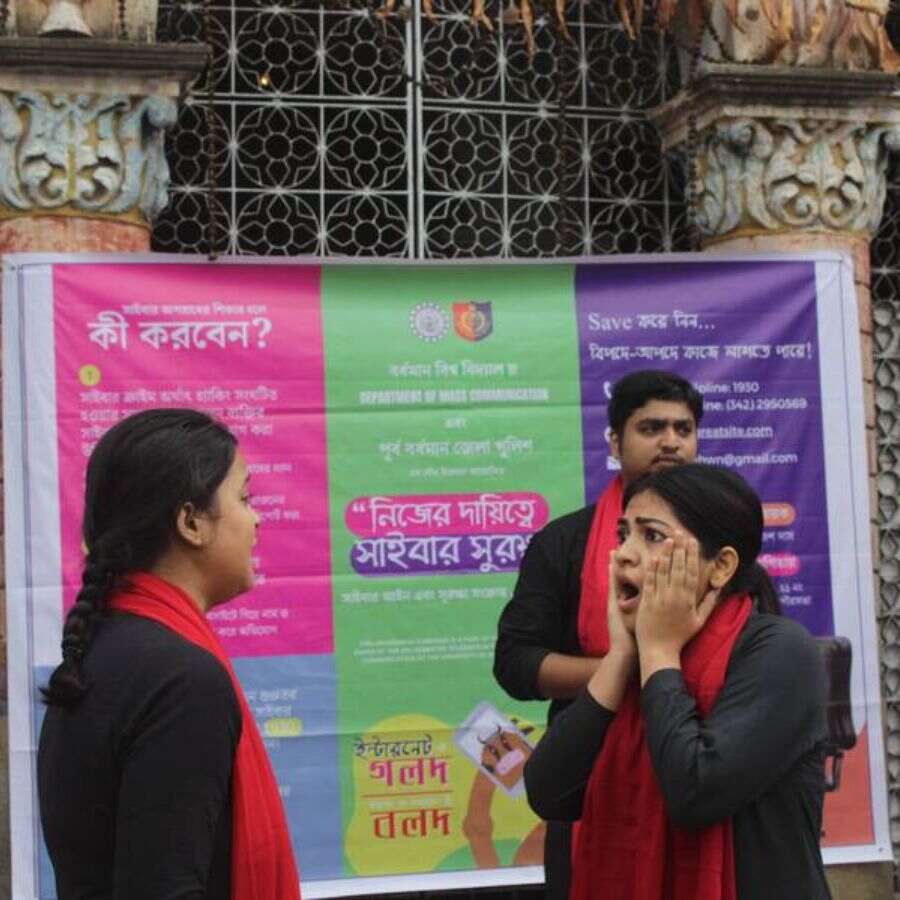 Journalism and mass communication courses place a strong emphasis on the practical application of connecting with the public.