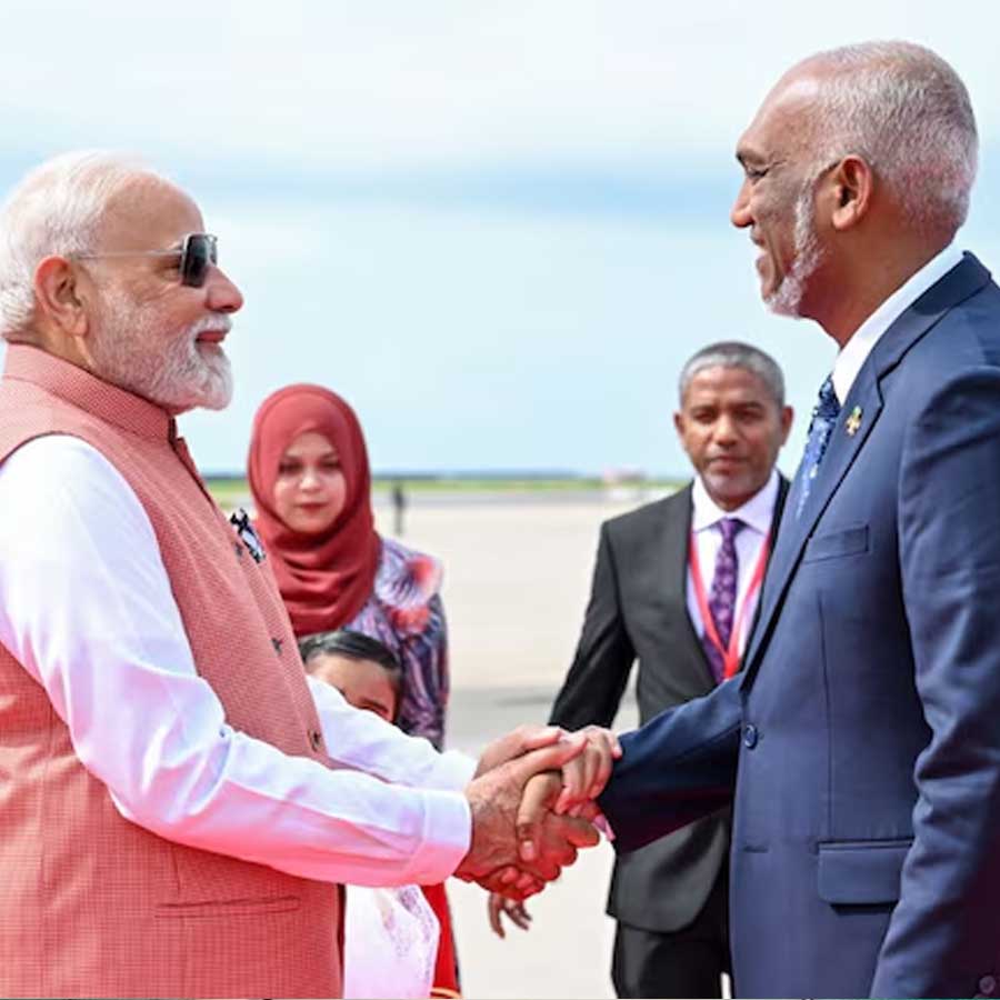 India extends over 4850 crore credit line to Maldives on Friday